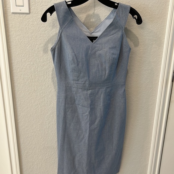 Banana Republic Chambray Sheath Size 2P - Picture 2 of 5
